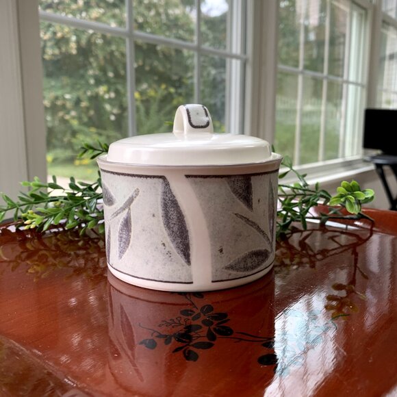 Vtg MIKASA Intaglio Nature's Breeze Gray Bowl with Lid - Picture 4 of 12